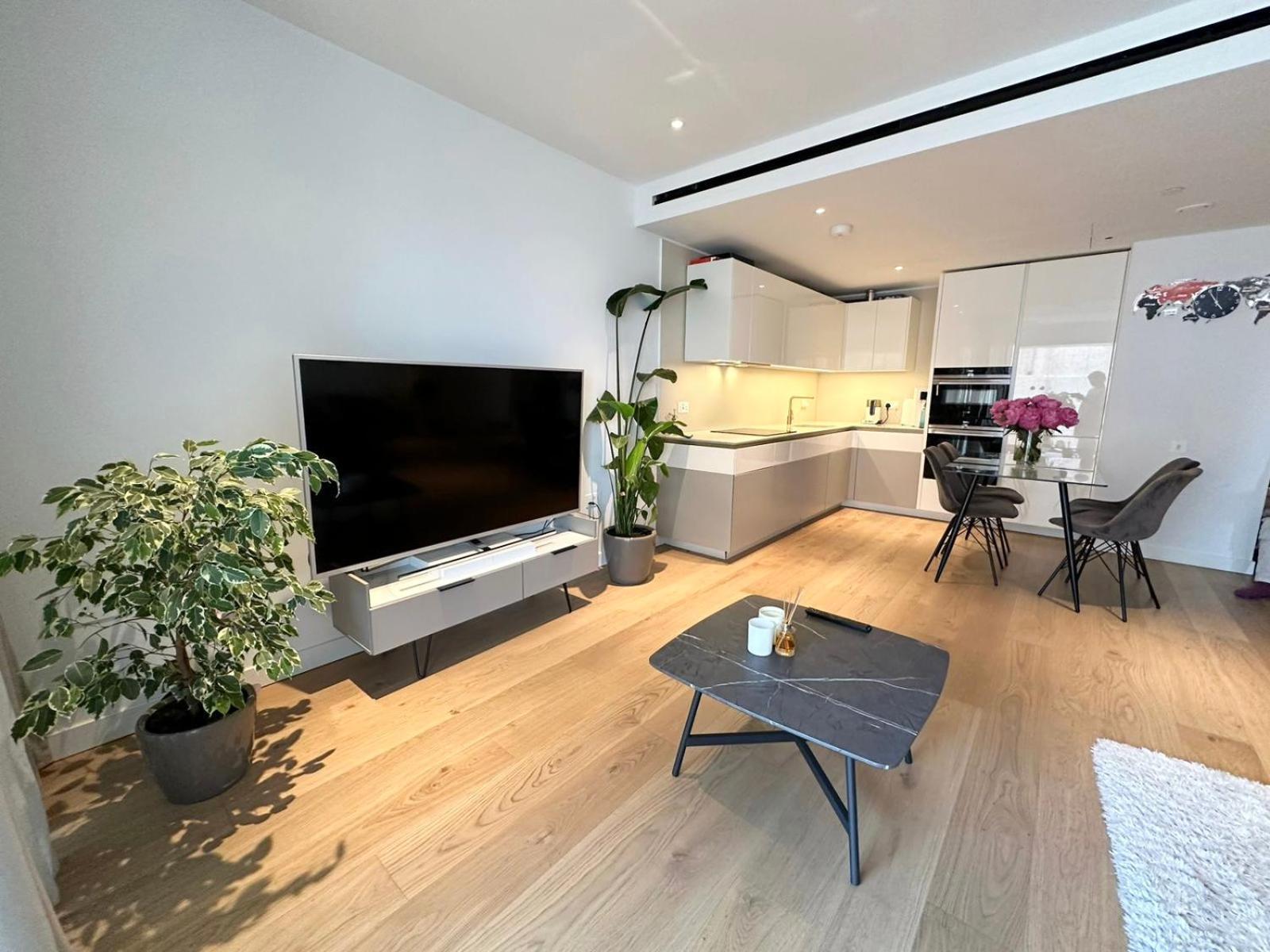 Battersea Power Apartments London Exterior photo